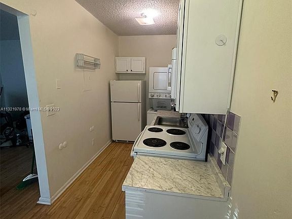 3rd image of 934 Michigan Ave APT 207