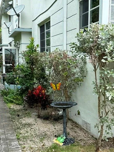 2 bed, 1.0 bath, $1,800 — Photo 4