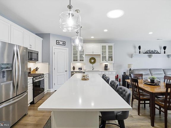 4th image of 19536 Cosmos St