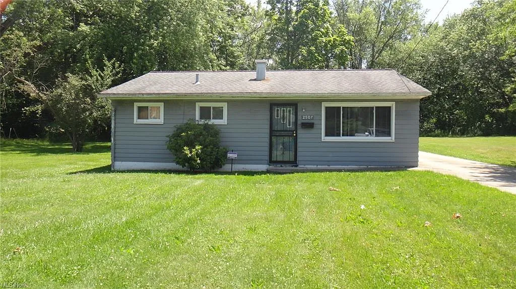 2507 Stocker Ave photo 1