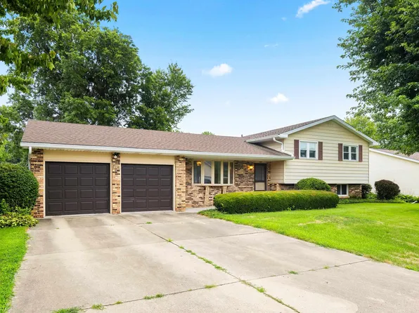 205 N Holly St, Elmwood, IL 61529