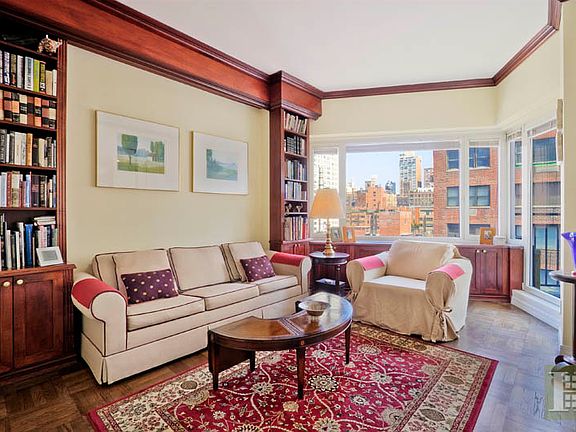 5th image of 60 Sutton Pl S #17BN