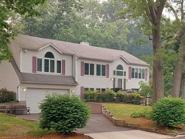 21 Arrowhead Lane, East Setauket, NY 11733