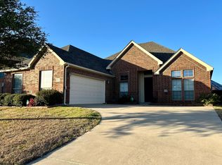 829 Peach Ln, Burleson, TX 76028