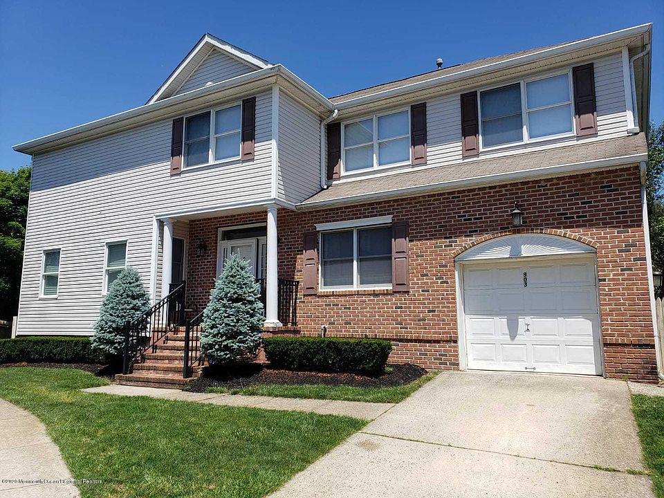 1st image of 903 Twin Oaks Dr