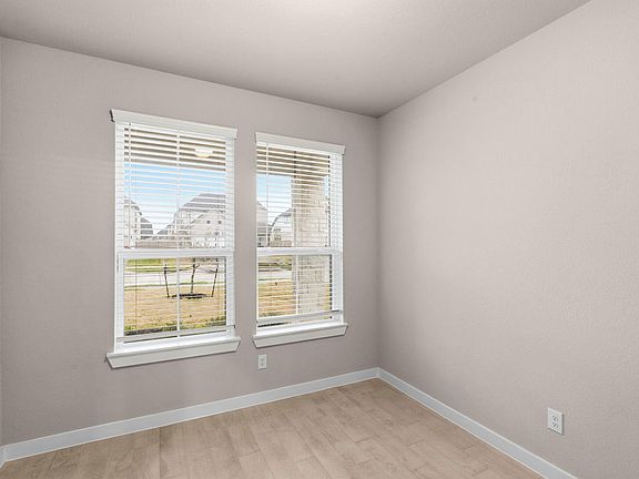 5th image of 643 Yard Master Trl