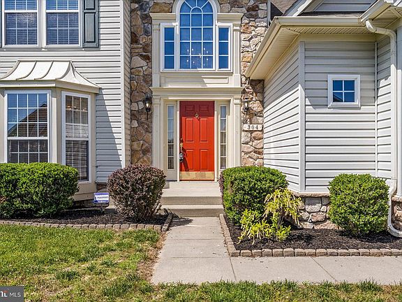 2nd image of 304 Cottonwood Dr