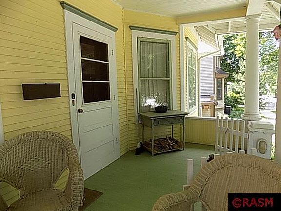 4th image of 215 Bradley St