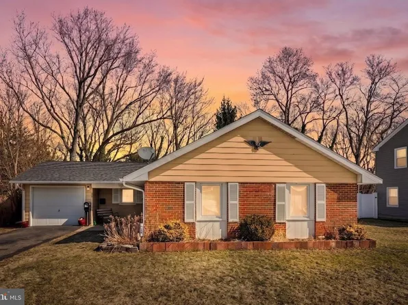 32 Millbrook Dr, Willingboro, NJ 08046