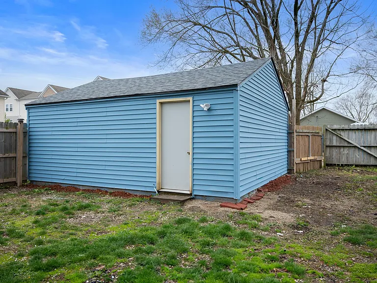 1601 N Webster St — Photo 15