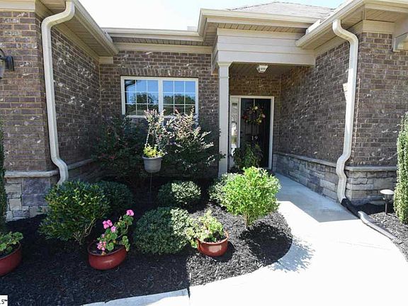 2nd image of 19 Glades End Ln