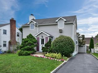 14 Laurel Pl, Eastchester, NY 10709