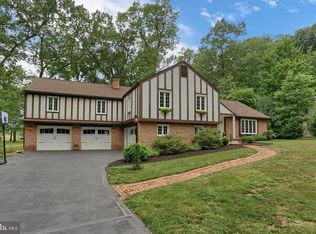 6310 Fairway Dr W, Fayetteville, PA 17222