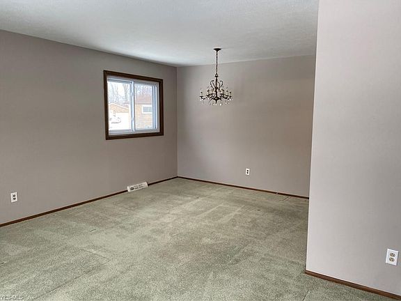 5th image of 2595 Coventry Dr