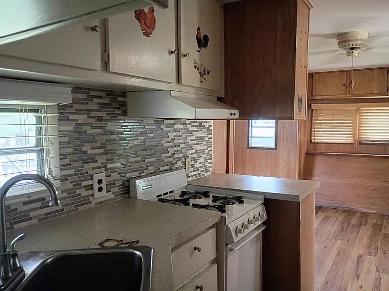 Sunshine MH & RV Resort — Photo 94