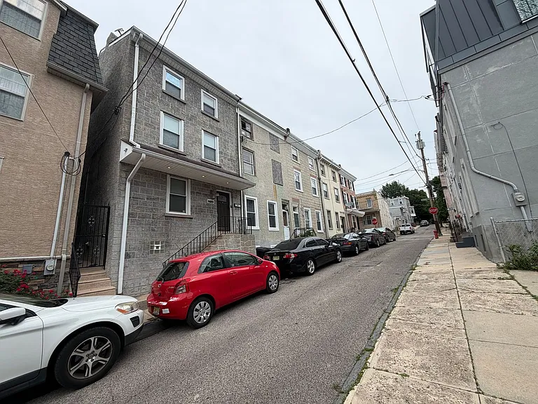 214 Grape St — Photo 2