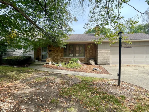 902 N Allen Ave, McHenry, IL 60050