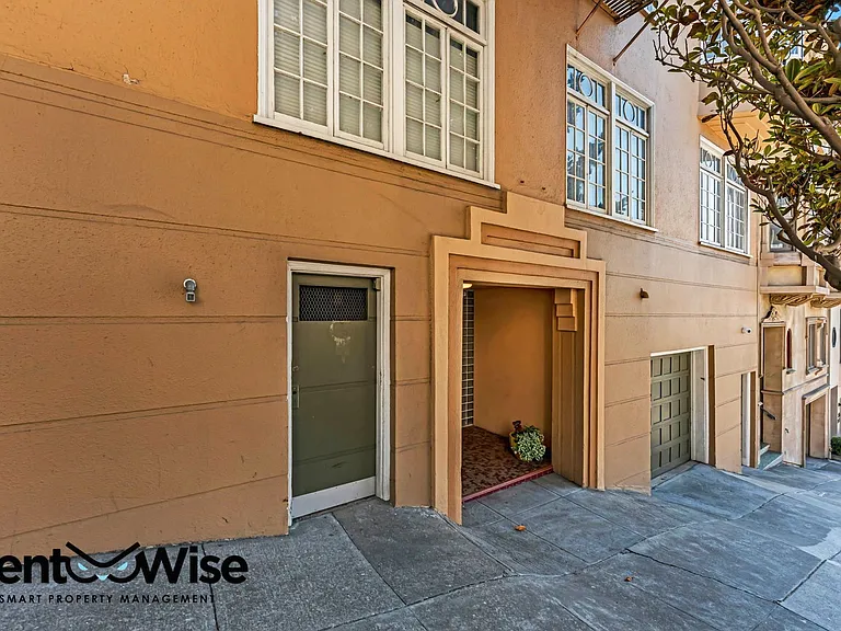 1341 Union St #10 — Photo 44