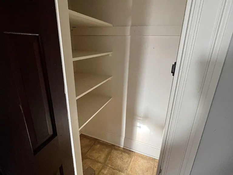211 W Leicester St — Photo 5