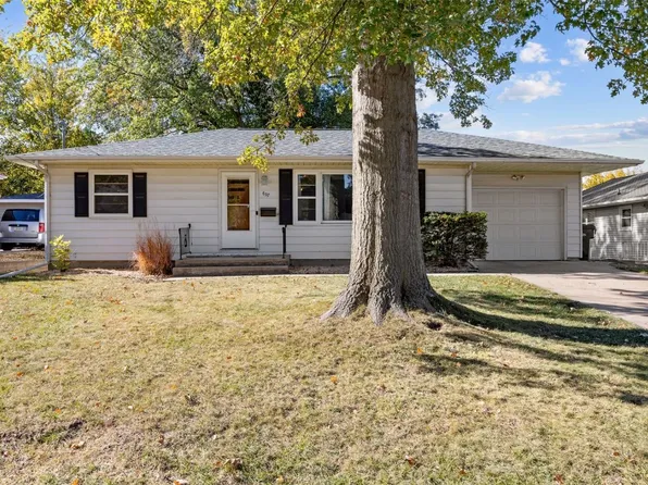 637 Grant Wood Dr SE, Cedar Rapids, IA 52403