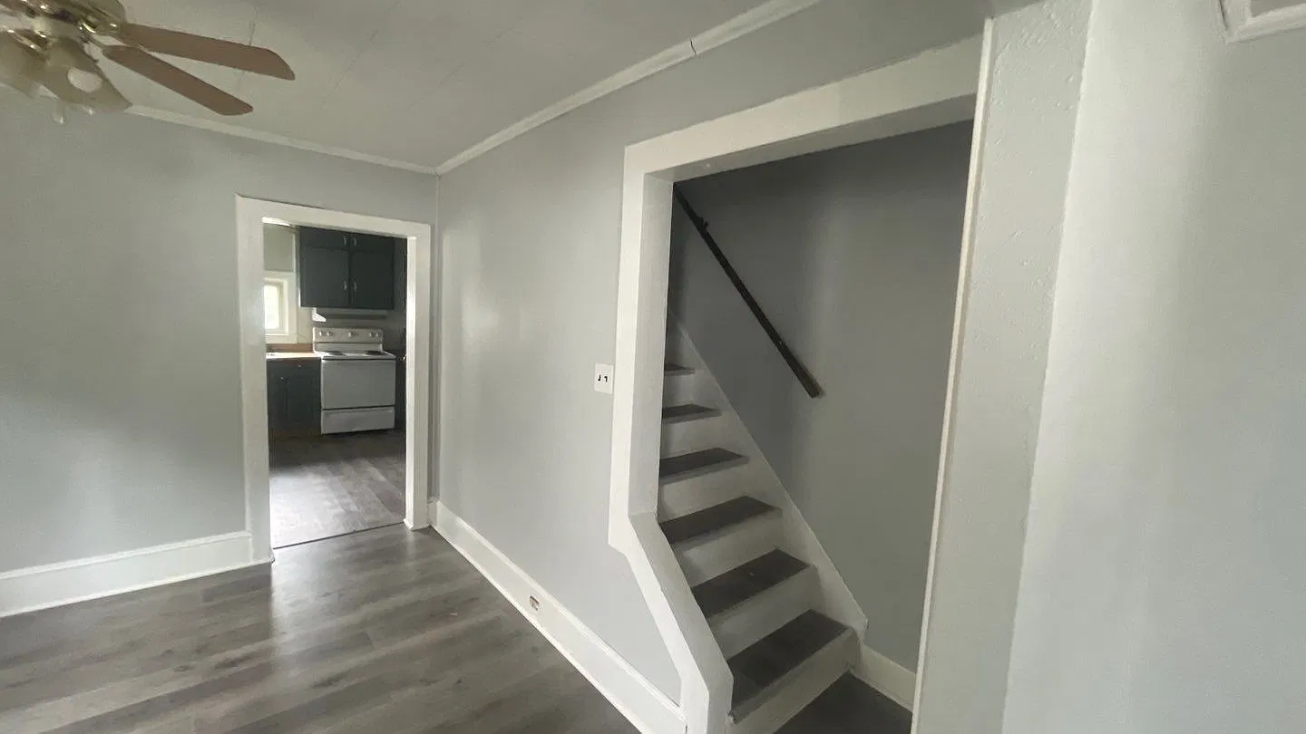 513 Baker St — Photo 2