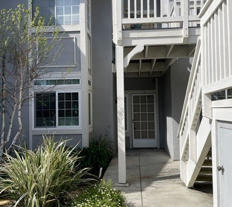 1st image of 72 Campton Pl