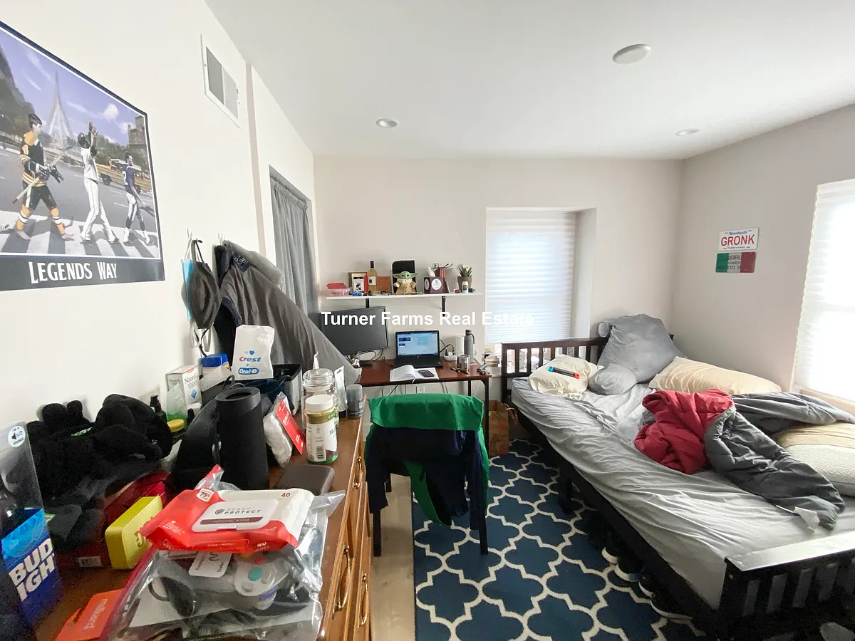 Building Photo - 118 Buttonwood St #3R