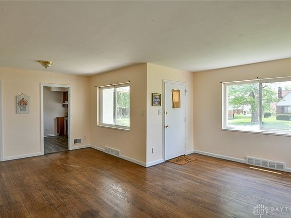 4th image of 4056 Myron Ave