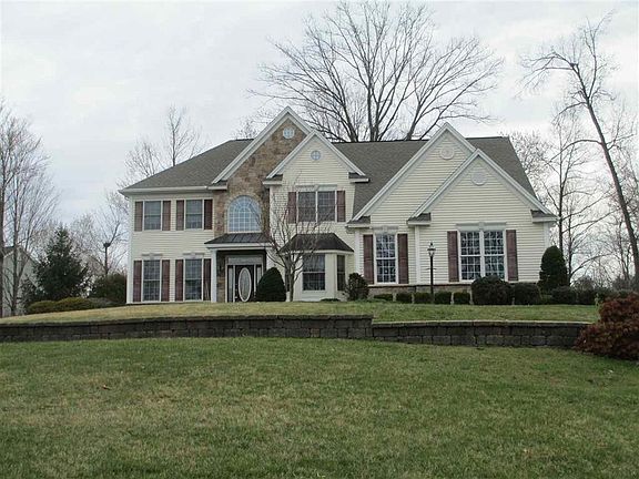 2nd image of 8 Eleanor Ct
