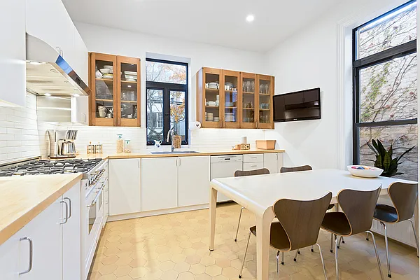 Rented by Garfield Realty  | media 38