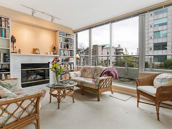 4th image of 888 Beach Ave #616