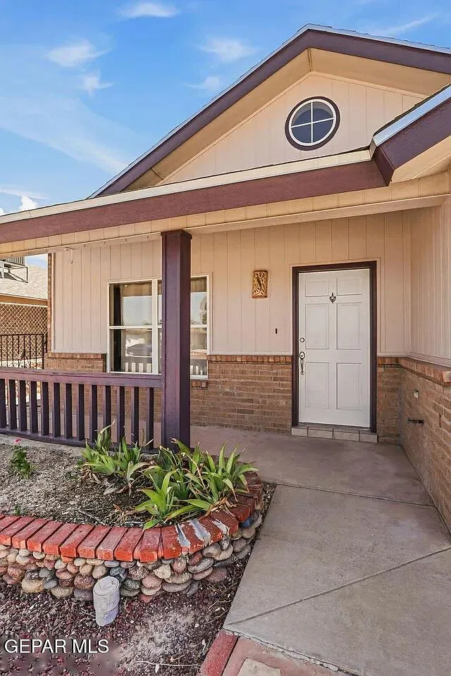 4 bed, 2.0 bath, 1416 sqft, $1,699 — Photo 2