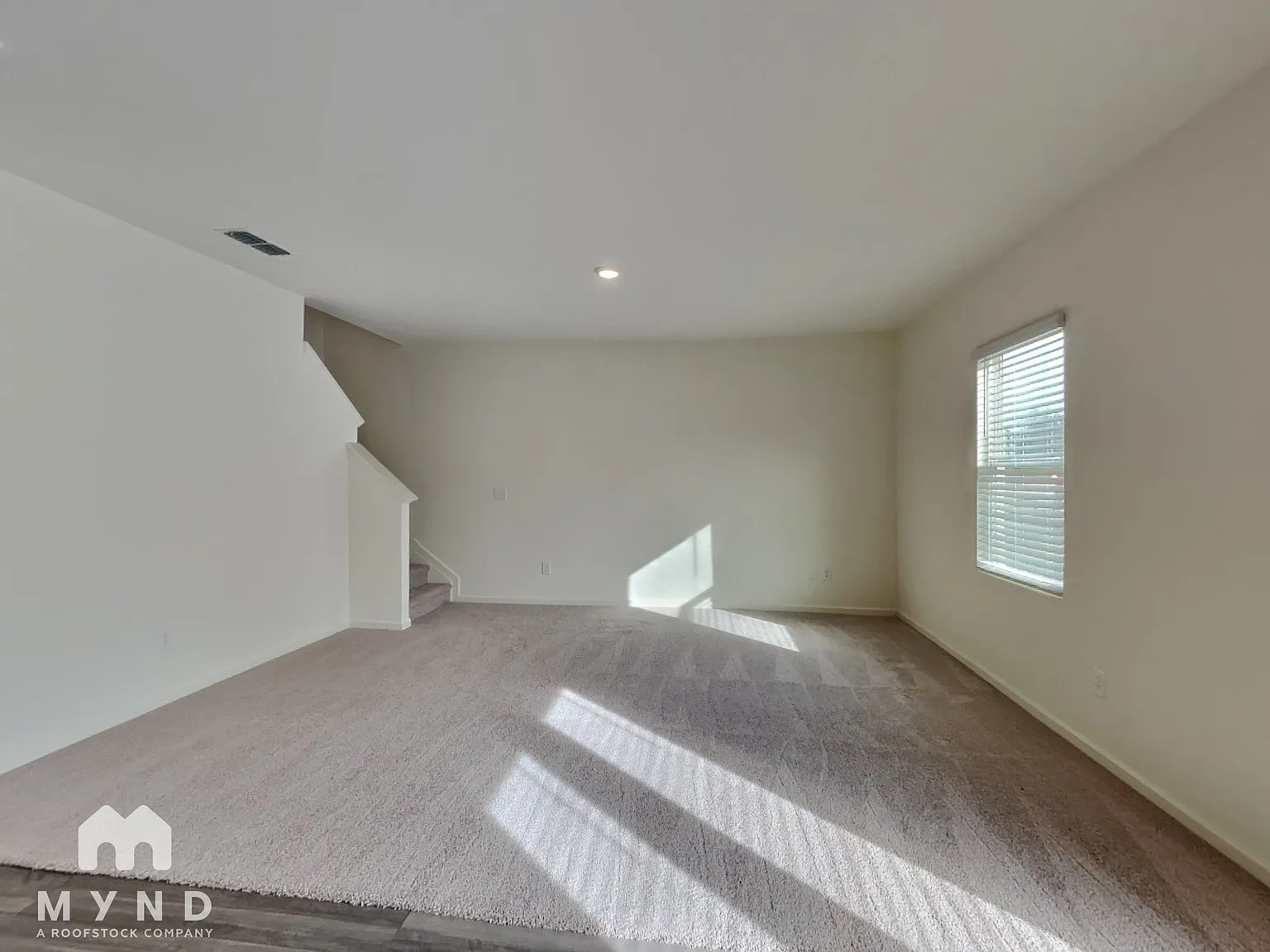 4 bed, 2.5 bath, 2095 sqft, $2,135 — Photo 4