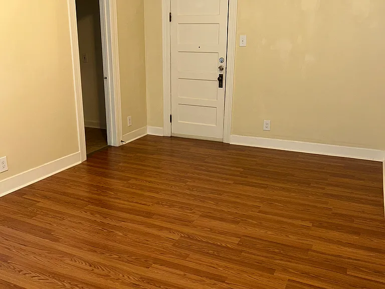 949 Everett St #18 — Photo 6