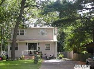 84 Maplewood Ave, Selden, NY 11784