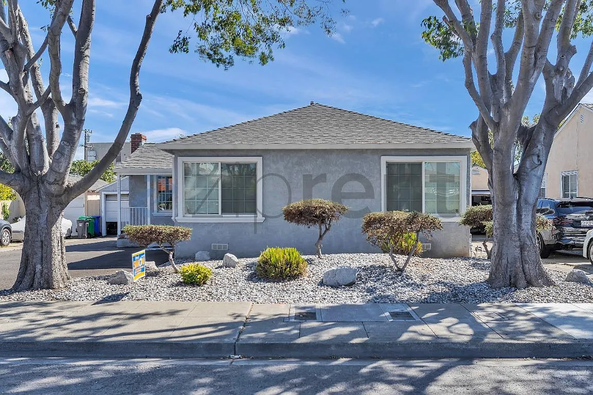 3 bed, 1.5 bath, 1392 sqft, $3,885 — Photo 1