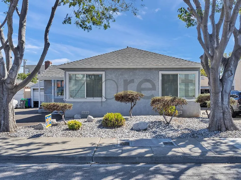 1121 Halcyon Dr