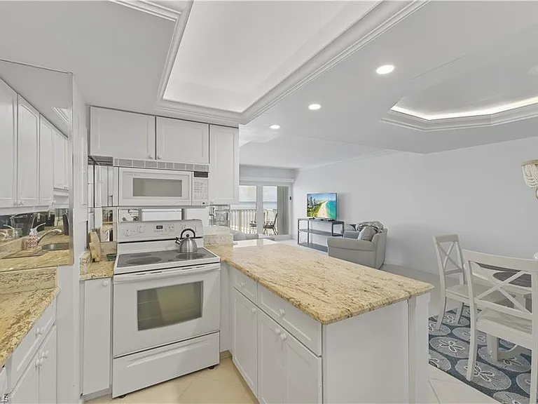 3443 Gulf Shore Blvd N #503 — Photo 6