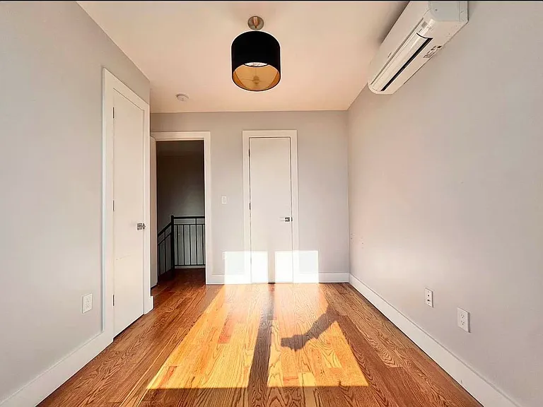 680 E 21st St #PHC — Photo 10