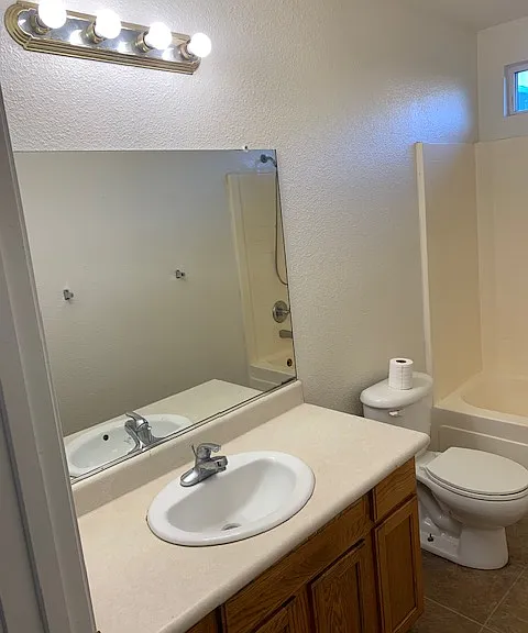 950 W McIntire Ave — Photo 9