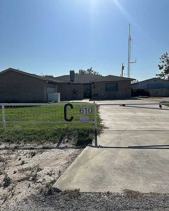 1st image of 610 Clouse Dr