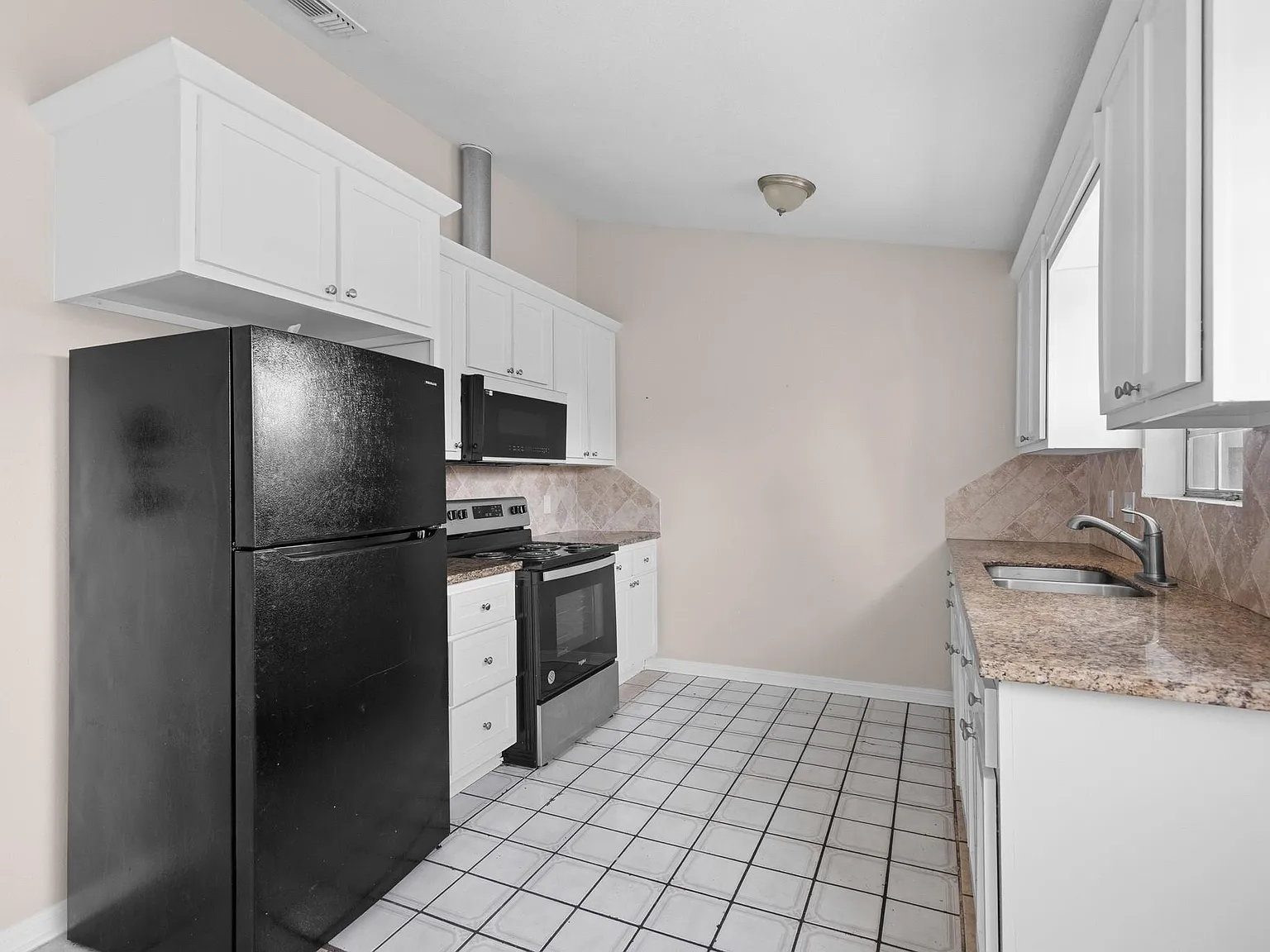 3 bed, 2.0 bath, 1498 sqft, $2,100 — Photo 4