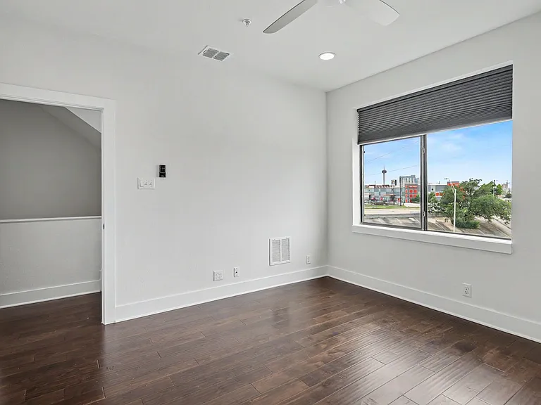 1606 N Hackberry St #102 — Photo 15