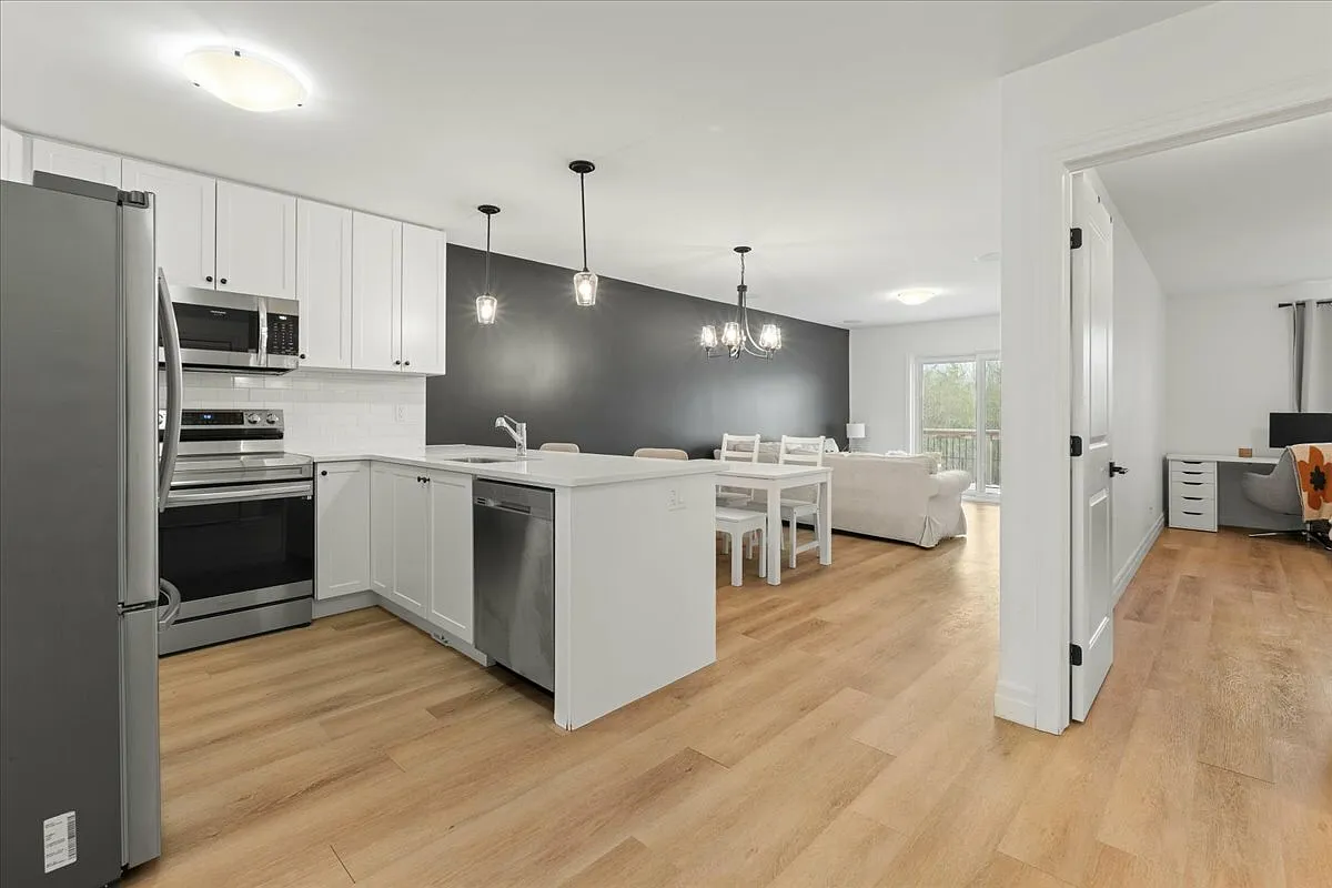 37 Hillside Meadow Drive Quinte West — Photo 2