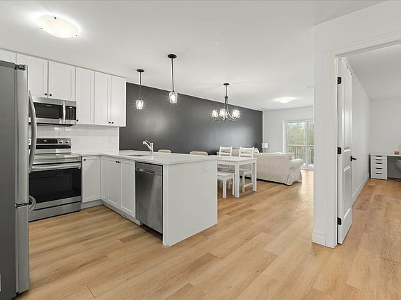 2nd image of 37 Hillside Meadow Dr #1