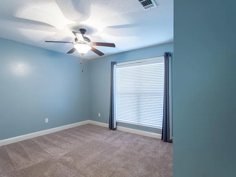3930 Glen Laurel Dr S — Photo 30