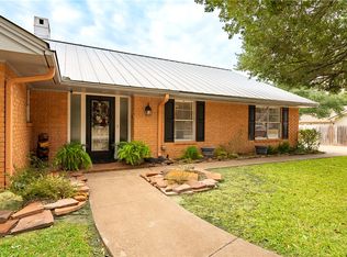 3616 Sweetbriar Dr, Bryan, TX 77802