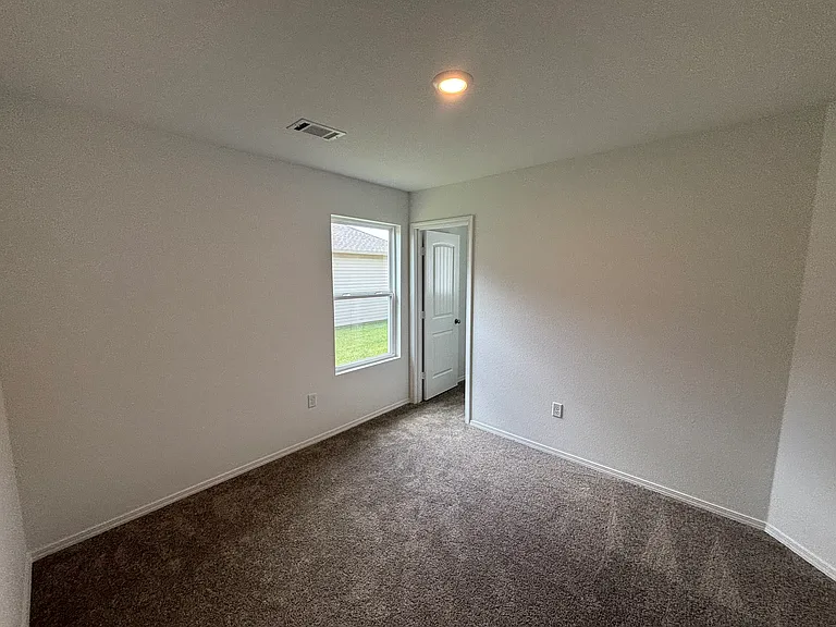 786 Gussy Ln — Photo 12