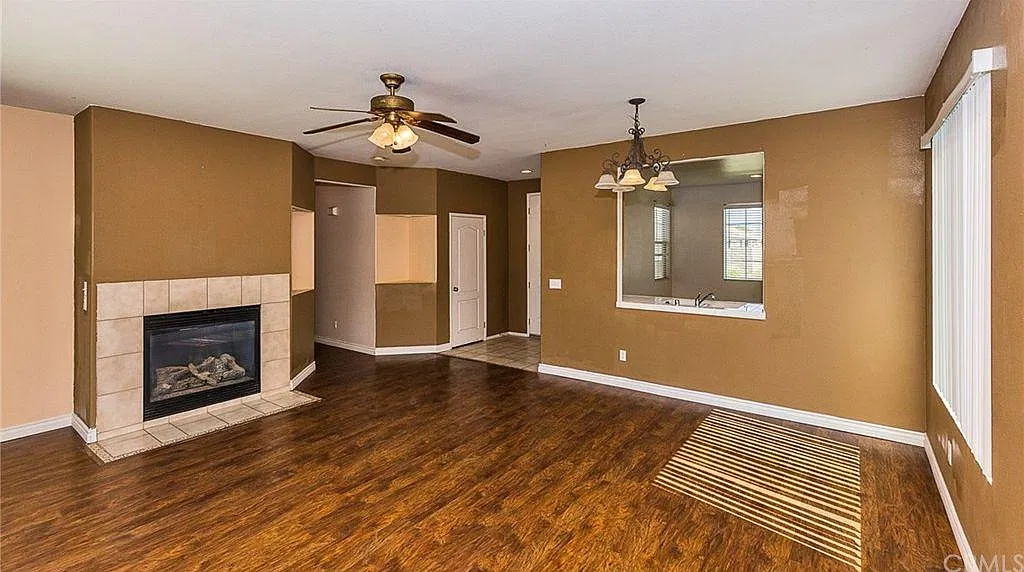 3 bed, 1377 sqft, $2,665 — Photo 4