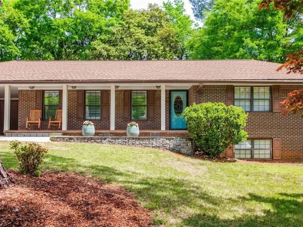 2822 Cartwright Dr, Decatur, GA 30033